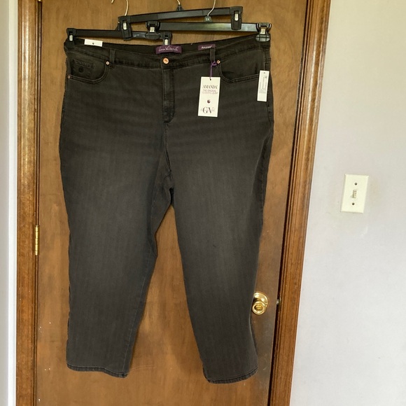 Gloria Vanderbilt Denim - Gloria Vanderbilt Amanda jean magical stretch classic rise tapered leg 24W short